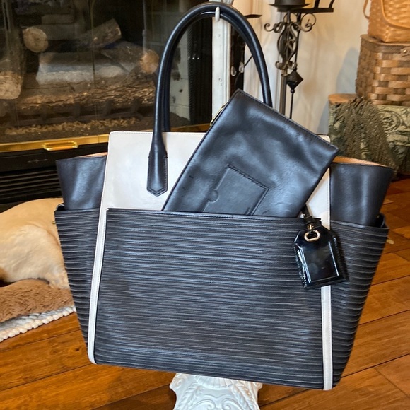 Reed Krakoff Handbags - Reed Krakoff black cream tote bag style purse/tote